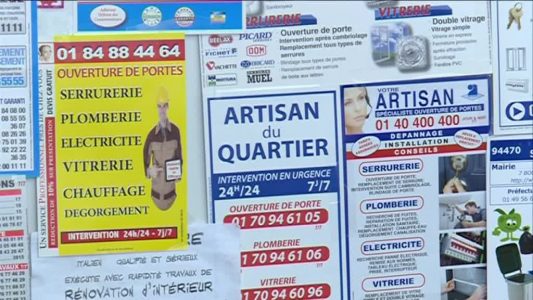 Les dépanneurs à domicile ne savent plus comment se faire connaître… sans doute pour vous arnaquer ensuite ! Si les prospectus glissés dans les boîtes aux lettres ou laissés dans les halls d’immeubles ont leur faveur, ils savent innover pour vous persuader de leur sérieux.