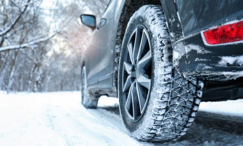 La loi Montagne impose désormais l’utilisation de pneus homologués 3PMSF à ceux qui ne seraient pas munis de chaînes à neige.