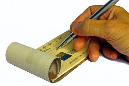 Une nouvelle loi pour lutter contre les fraudes bancaires vient renforcer la sécurité des chèques. Le même texte crée aussi un fichier des comptes suspects.