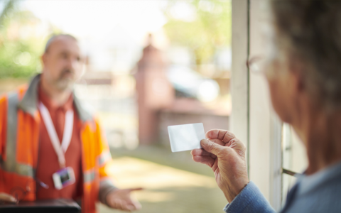 Prenez le temps de la réflexion : assurez-vous que l’article ou le service que vous propose le démarcheur répond réellement à votre besoin.